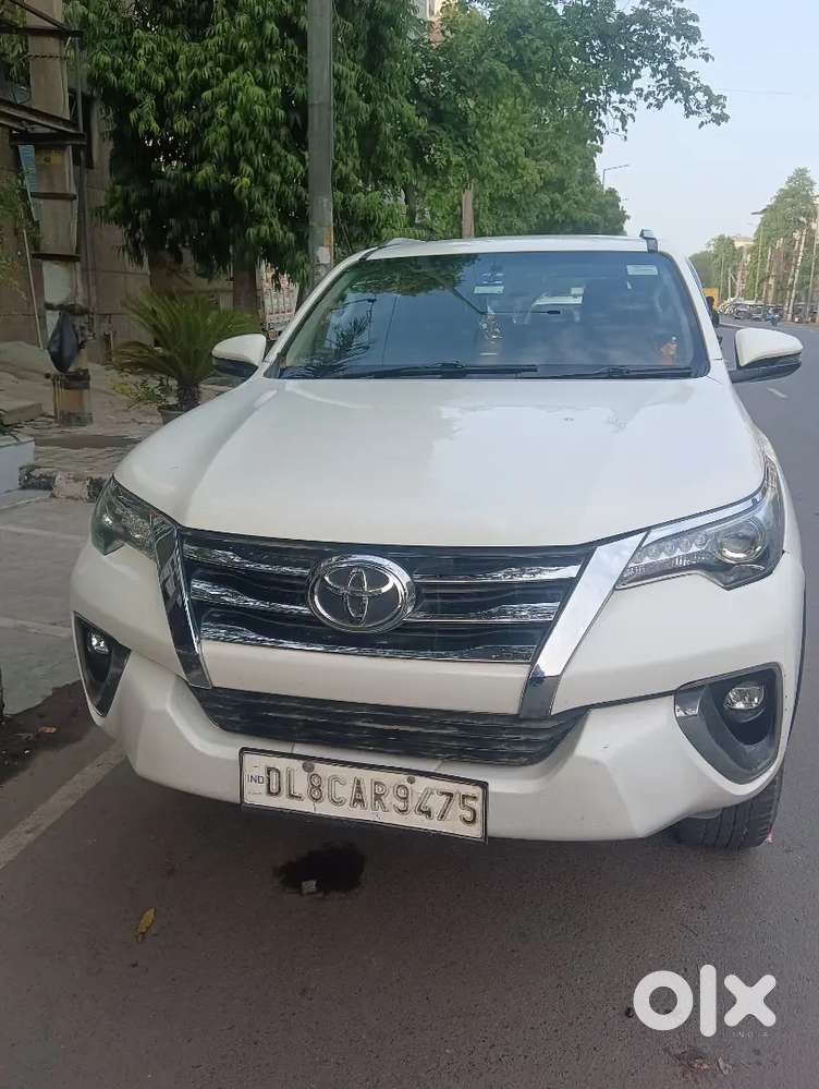 Toyota Fortuner 2017 White Diesel – Well Maintained