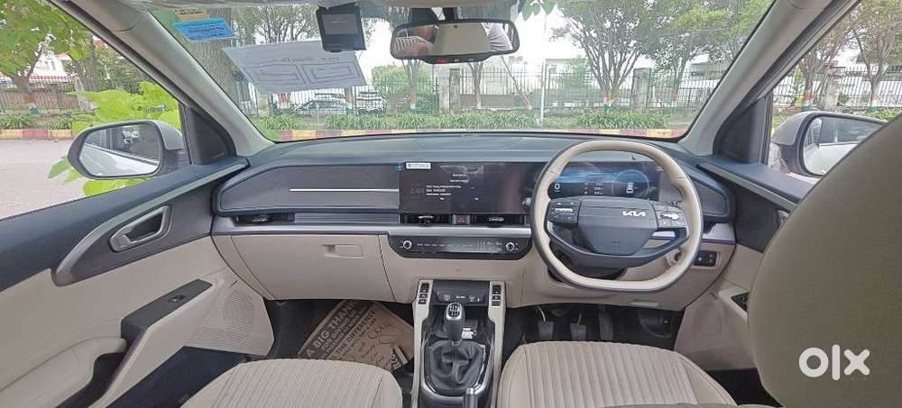 Kia Carens Clavis, 2025, Petrol