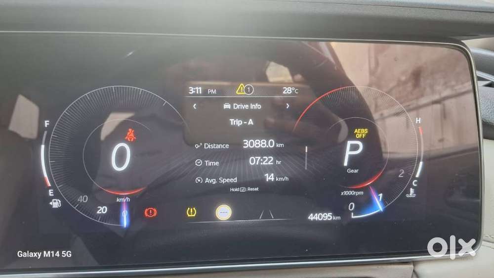 Mahindra Xuv 7oo Ax7 Luxuary Petrol At White 7 Seater