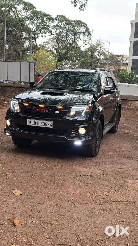 Toyota Fortuner Legender 2015 Diesel 156000 Km Driven,mint Condition