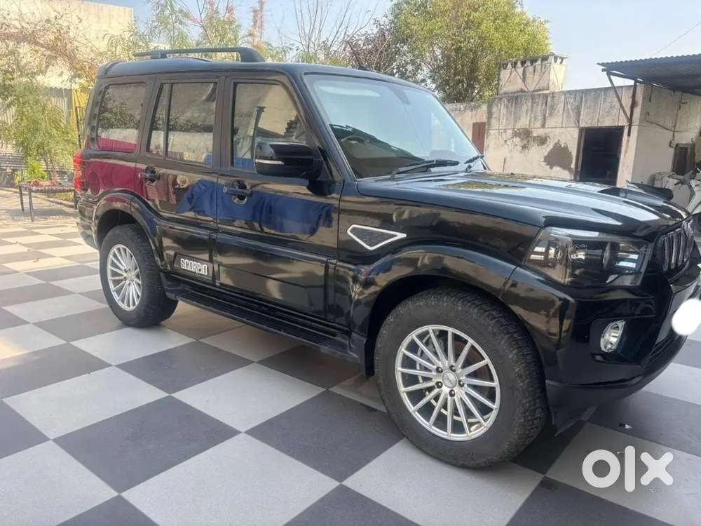 Mahindra Scorpio S11 Diesel 7 Seater Captain Chairs