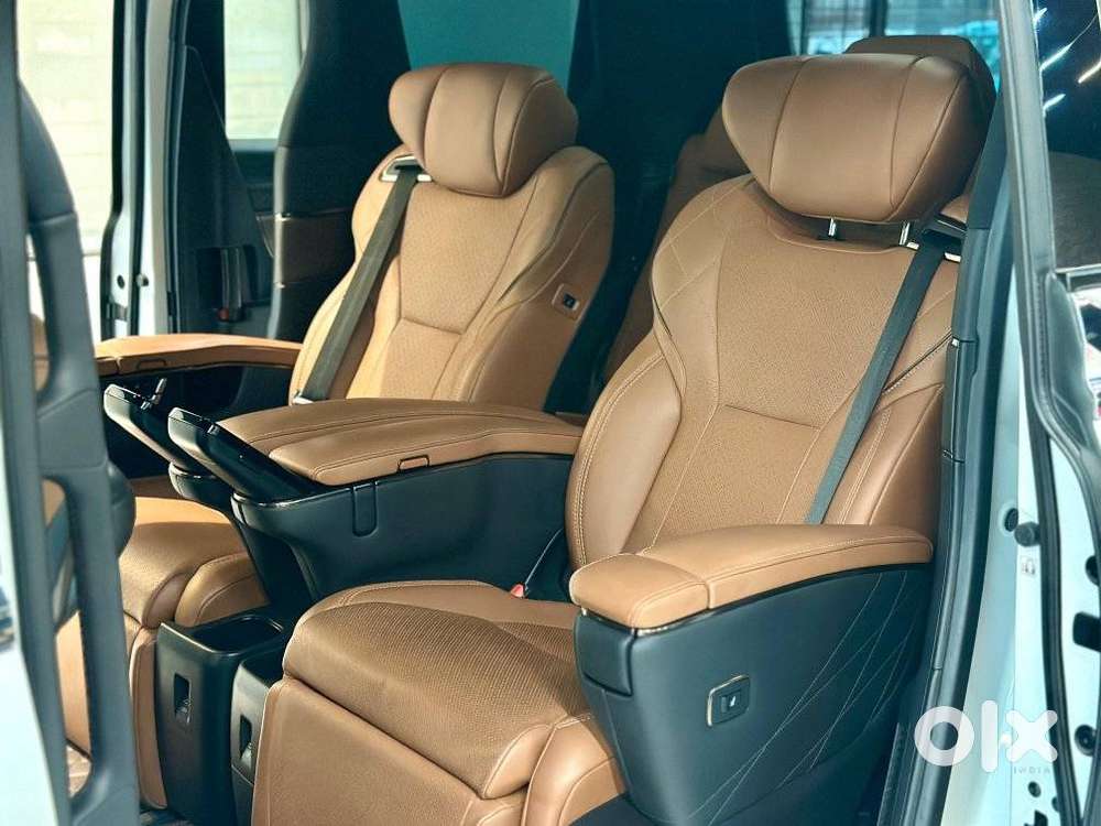 Toyota Vellfire Vip – Executive Lounge, 2024, Petrol
