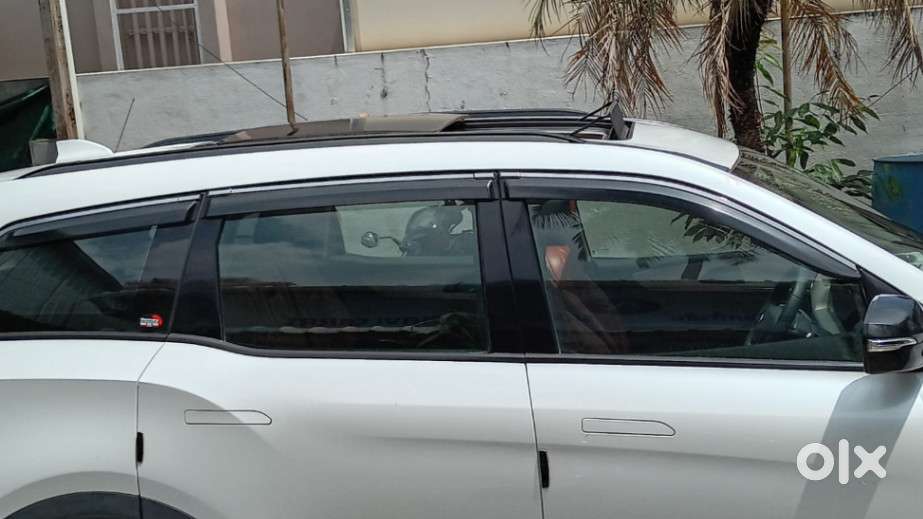 Mahindra Xuv700 2.0 Ax 5 Petrol Mt 7 Str, 2022, Petrol