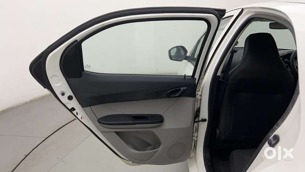 Tata Tiago 1.2 Revotron Xta, 2018, Petrol