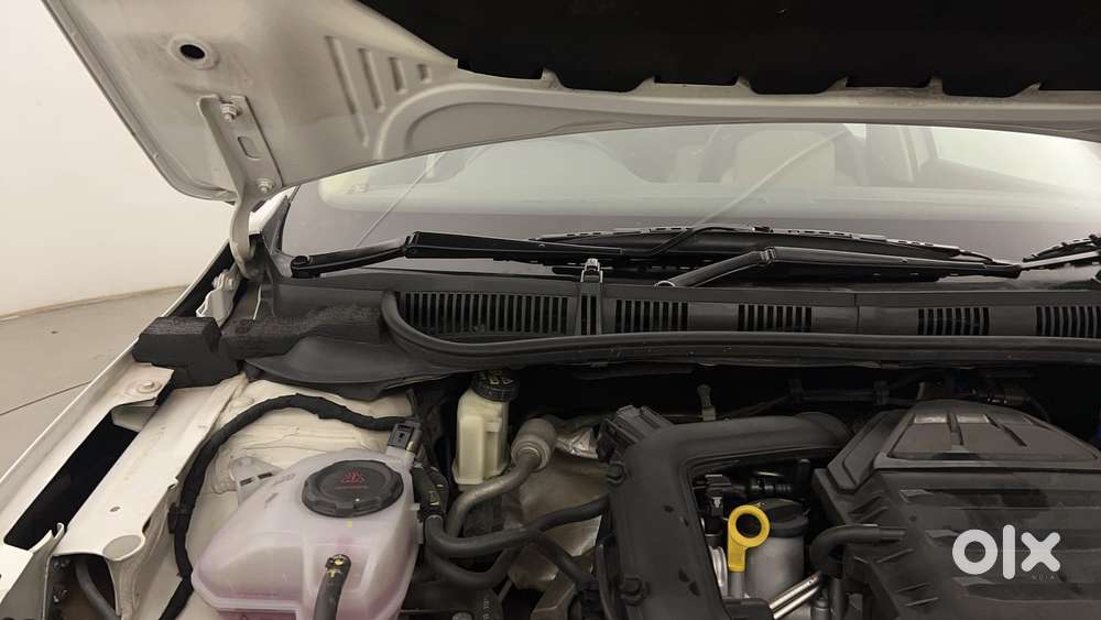 Skoda Slavia Style 1.0l Tsi Mt, 2023, Petrol