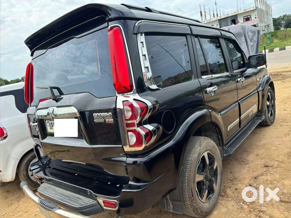 Mahindra Scorpio 2024 S11 First Owner Black