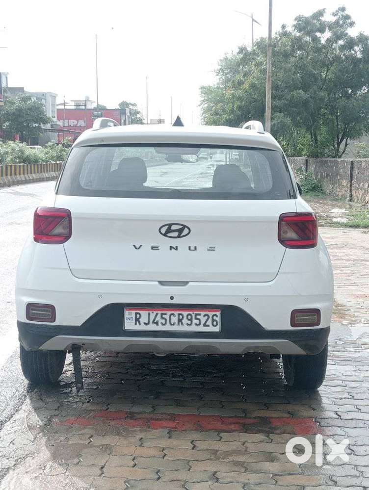 Hyundai Venue S 1.2 Petrol, 2022