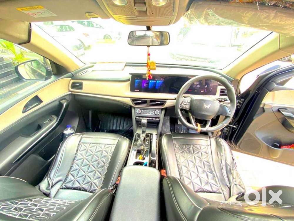 Mahindra Xuv700 2.2 Ax 5 Diesel At 7 Str, 2022, Diesel
