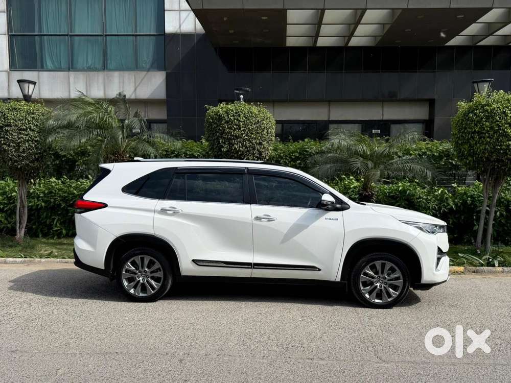 Toyota Innova Hycross 2.0 Zx Hybrid 7 Str, 2024, Petrol