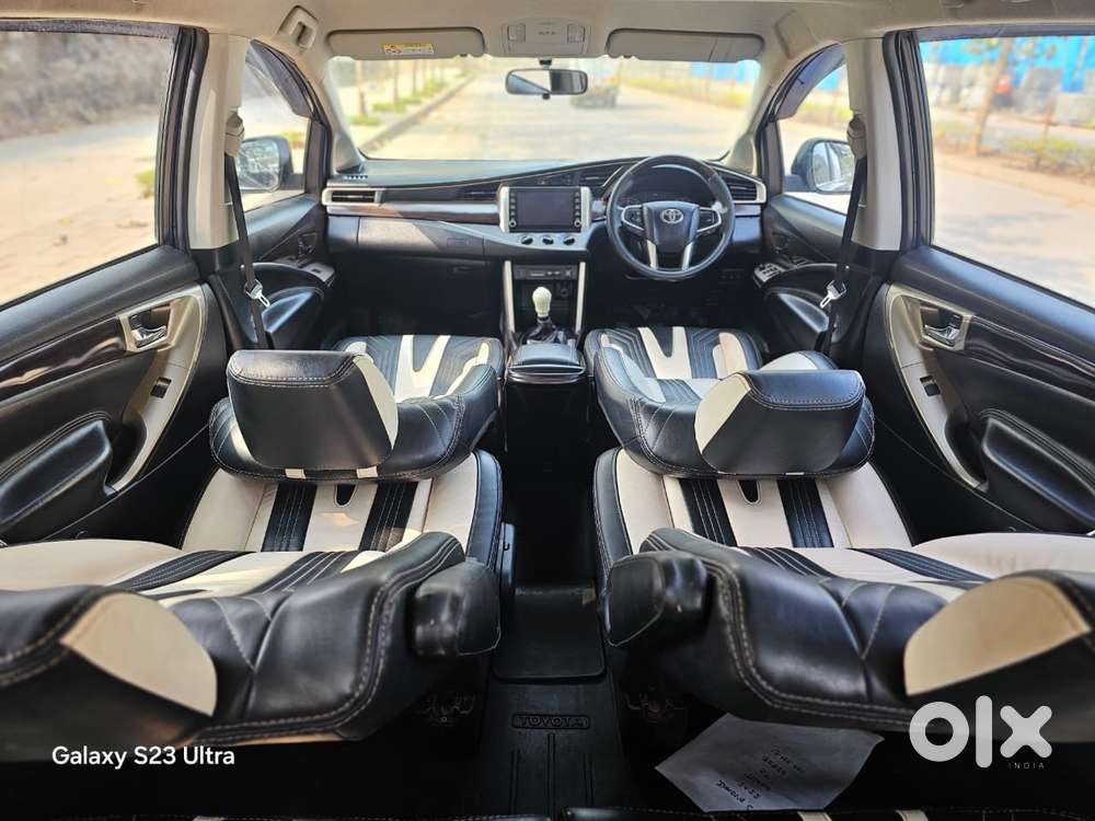 Toyota Innova Crysta 2.4 G Mt, 2022