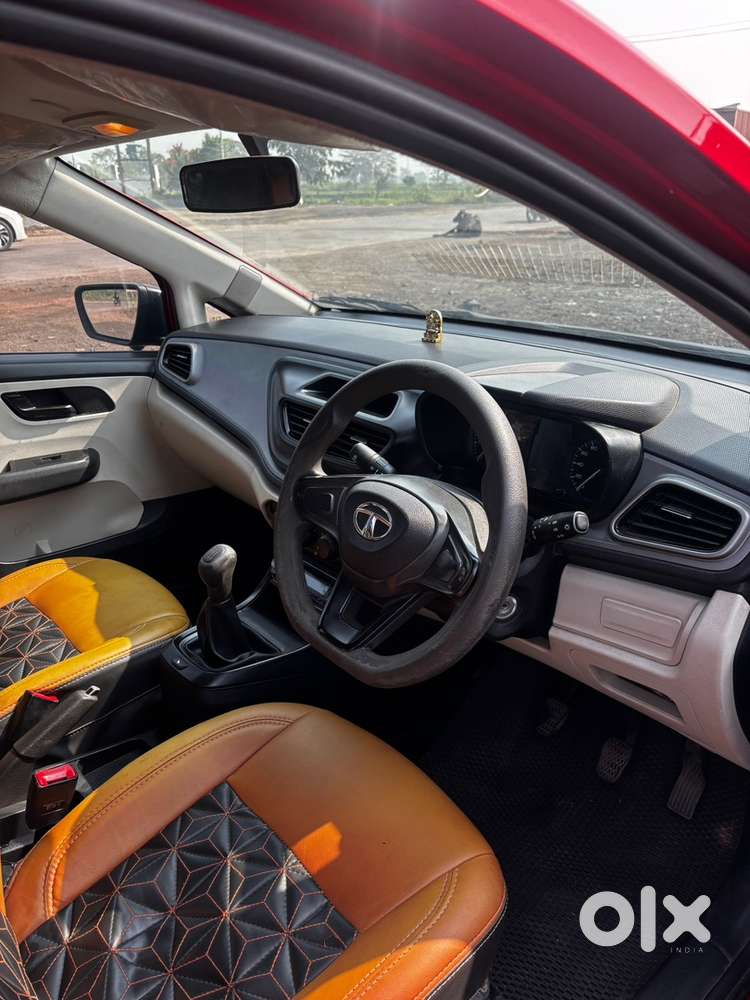 Single Handede Tata Altroz Xe Petrol (2021)  45k Km  Red Color