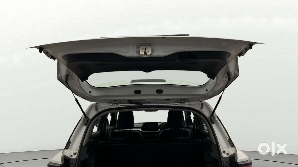 Maruti Suzuki Vitara Brezza 1.5 Vxi At, 2023, Petrol