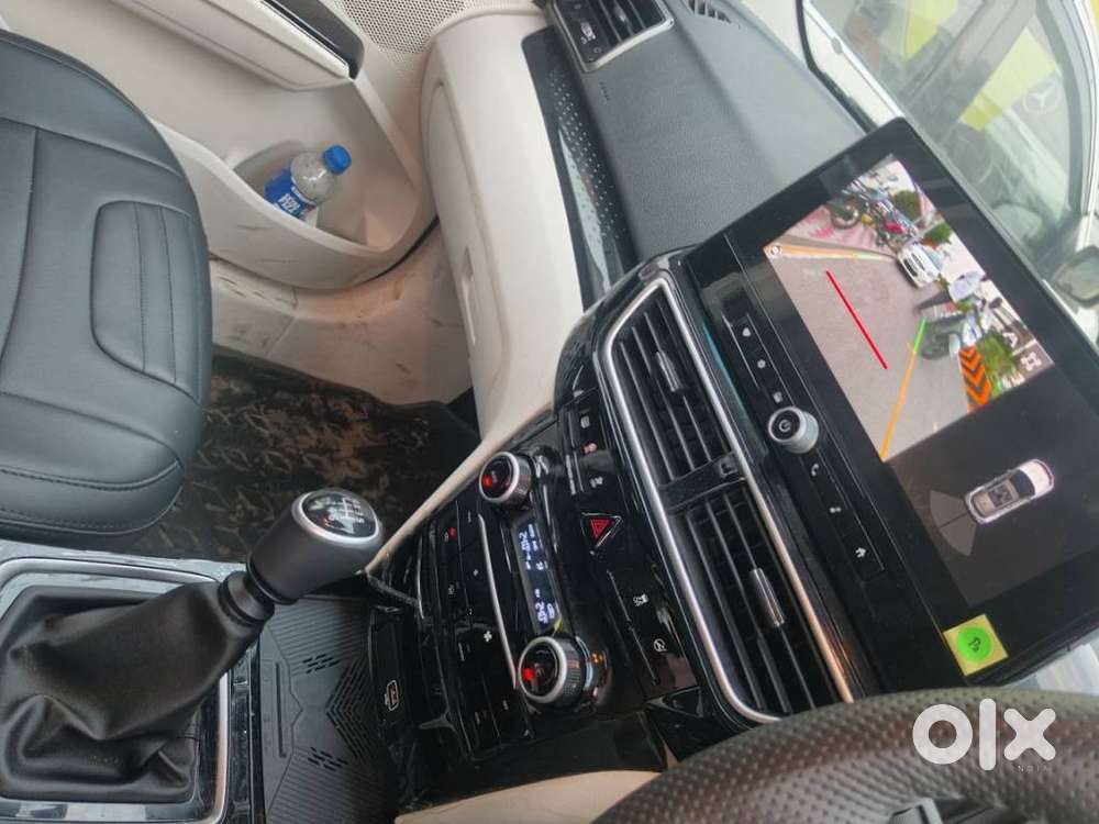 Mahindra Xuv 3xo Ax5 Pm Mt, 2024, Petrol