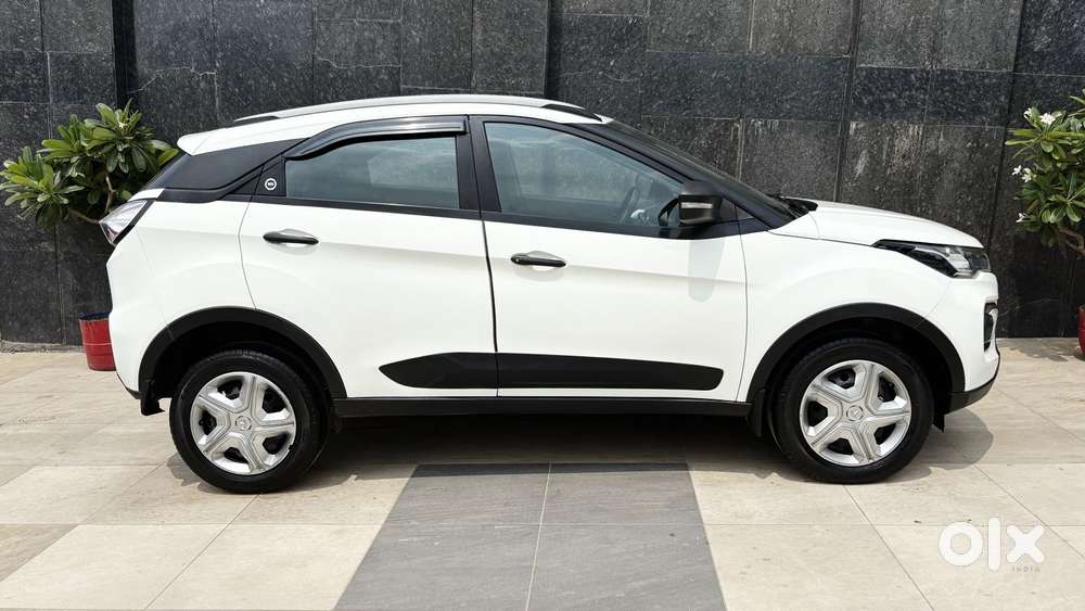 Tata Nexon 1.2 Revotron Xma Amt (s), 2023, Petrol