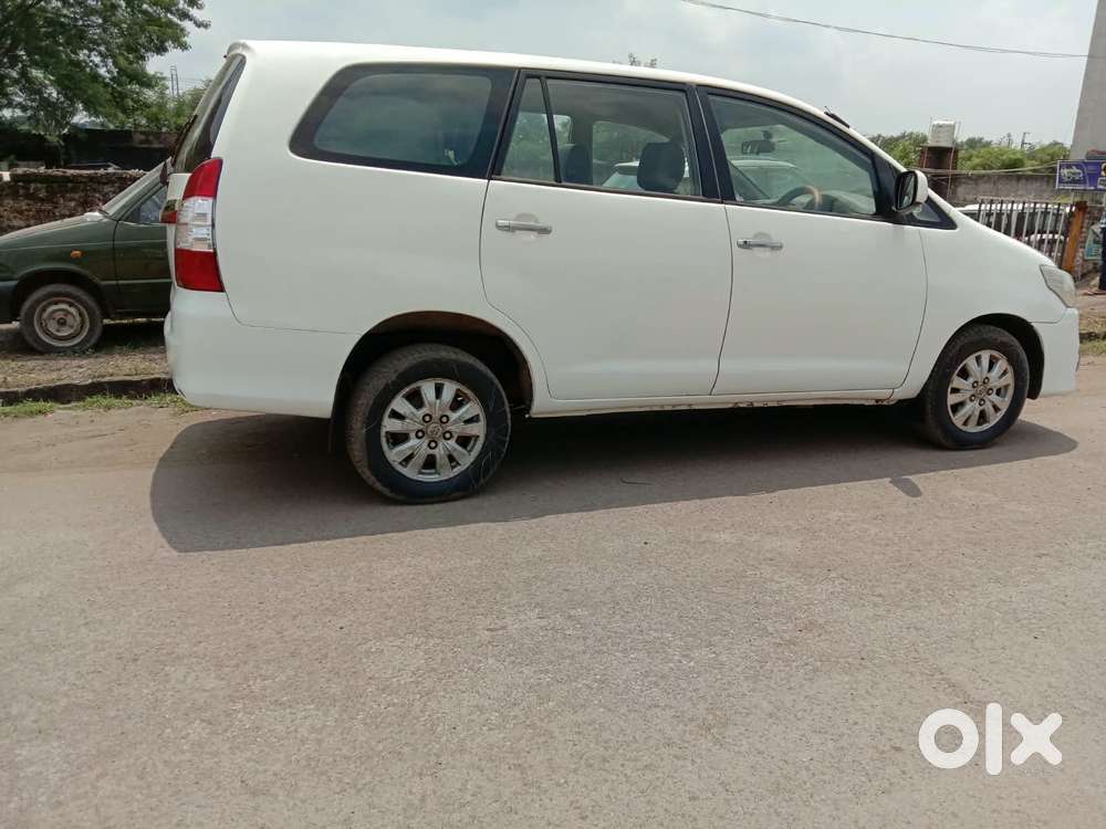 Toyota Innova 2.0 G (petrol) 8 Seater Bs Iv, 2009, Diesel