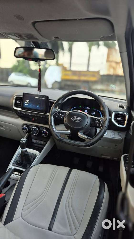 Hyundai Venue S(o) Knight Edition Mt, 2024, Cng & Hybrids