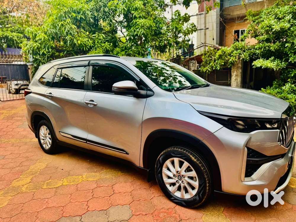 Toyota Innova Hycross 2023 Petrol Well Maintained