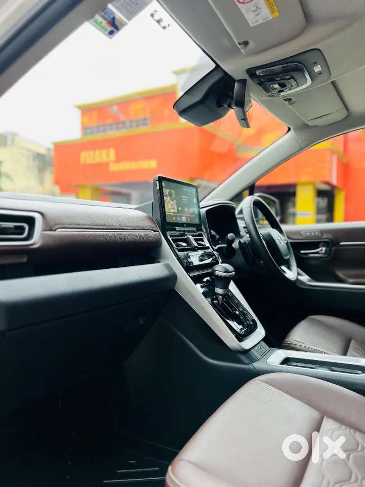 Toyota Innova Hycross 2025 Last