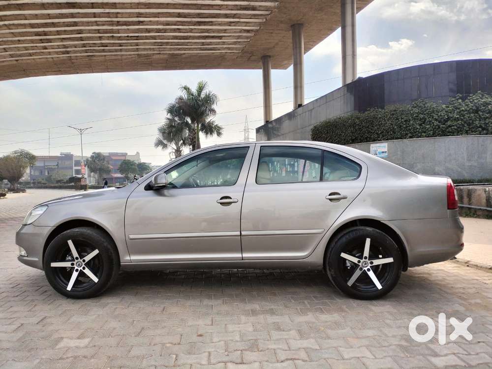 Skoda Laura Ambition 2.0 Tdi Cr Mt, 2013, Diesel