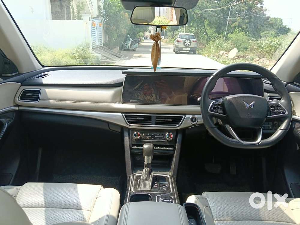 Mahindra Xuv700 2.2 Ax 7 Diesel At Str Awd, 2022, Diesel