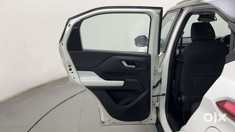 Tata Punch 1.2 Revotron Creative Amt Dual Tone, 2022, Petrol
