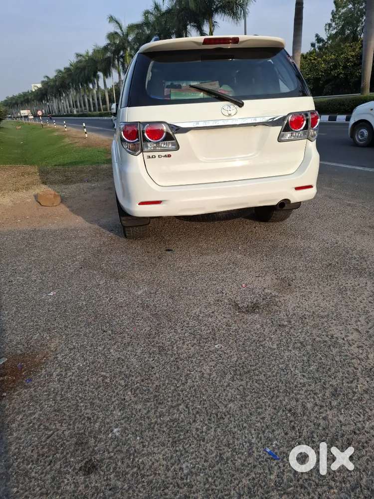 Toyota Fortuner 2015 Diesel 121560 Km Driven, Complete Showroom Track