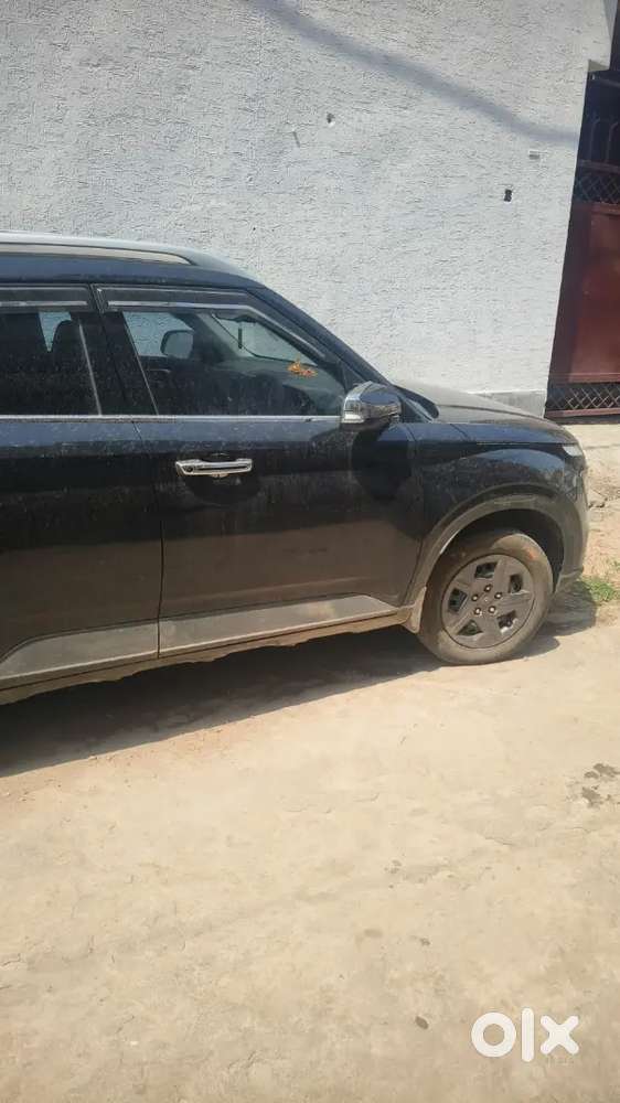 Hyundai Venue 2023 Petrol 38000 Km Driven