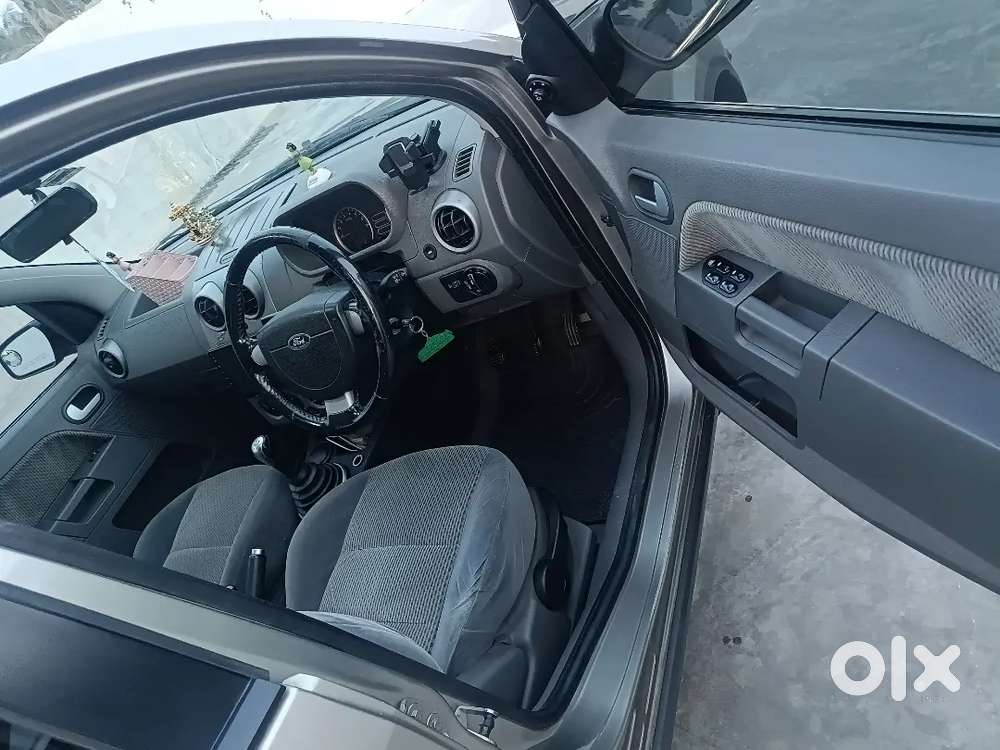 Ford Fusion 2005 Petrol 85000 Km Driven