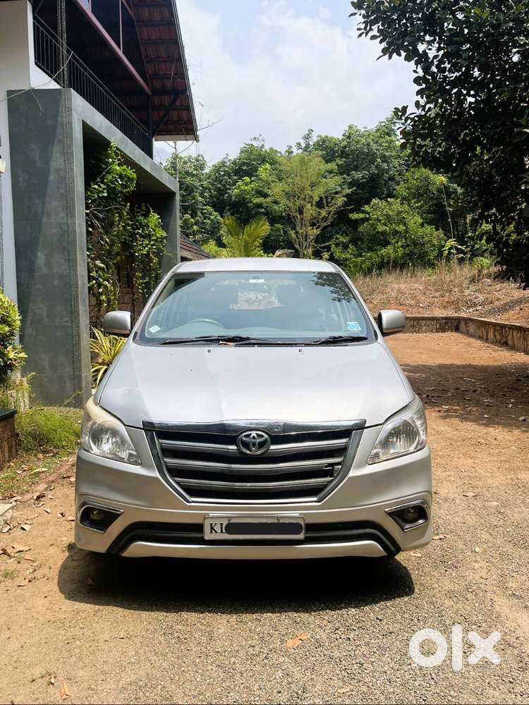 2012 2.5g 8 Str Toyota Innova Diesel  Well Maintained