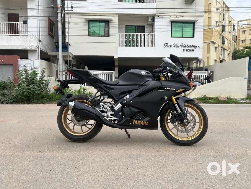 r15 new model bike rate