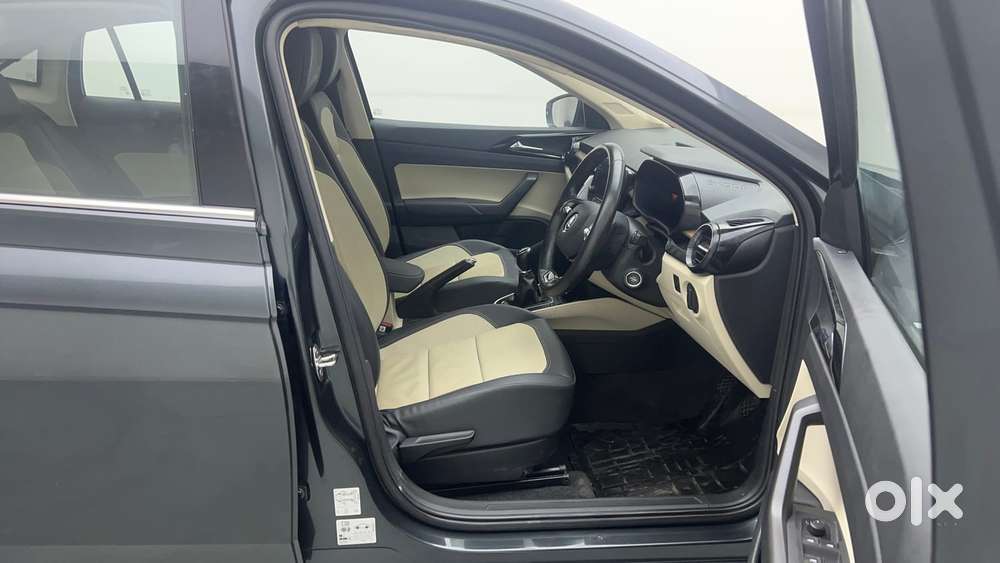 Skoda Slavia Style 1.0l Tsi Mt, 2023, Petrol