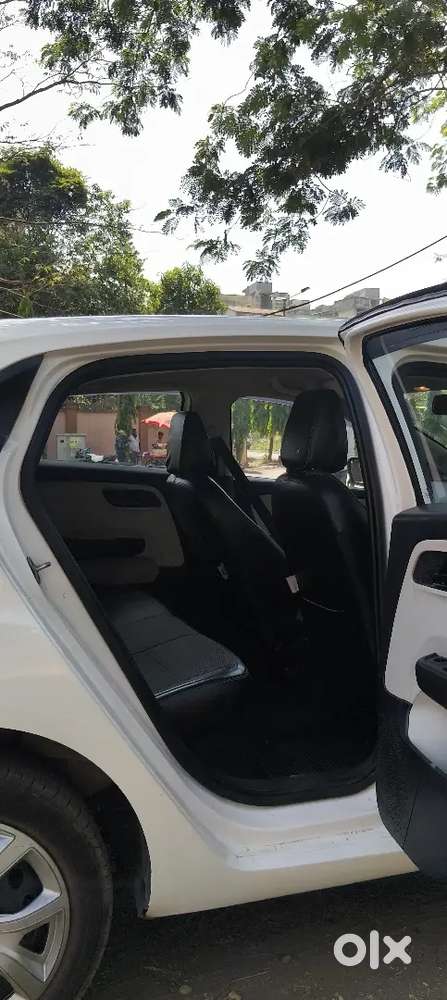 Tata Altroz 1.2 Xm Plus 2024