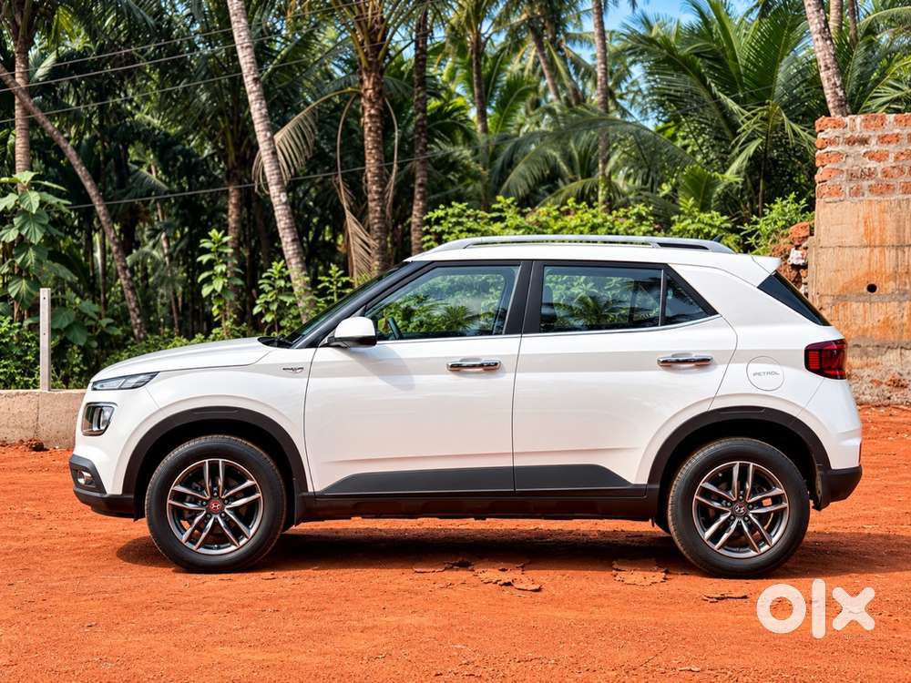 Hyundai Venue Petrol 2019 Only 30k Km Driven