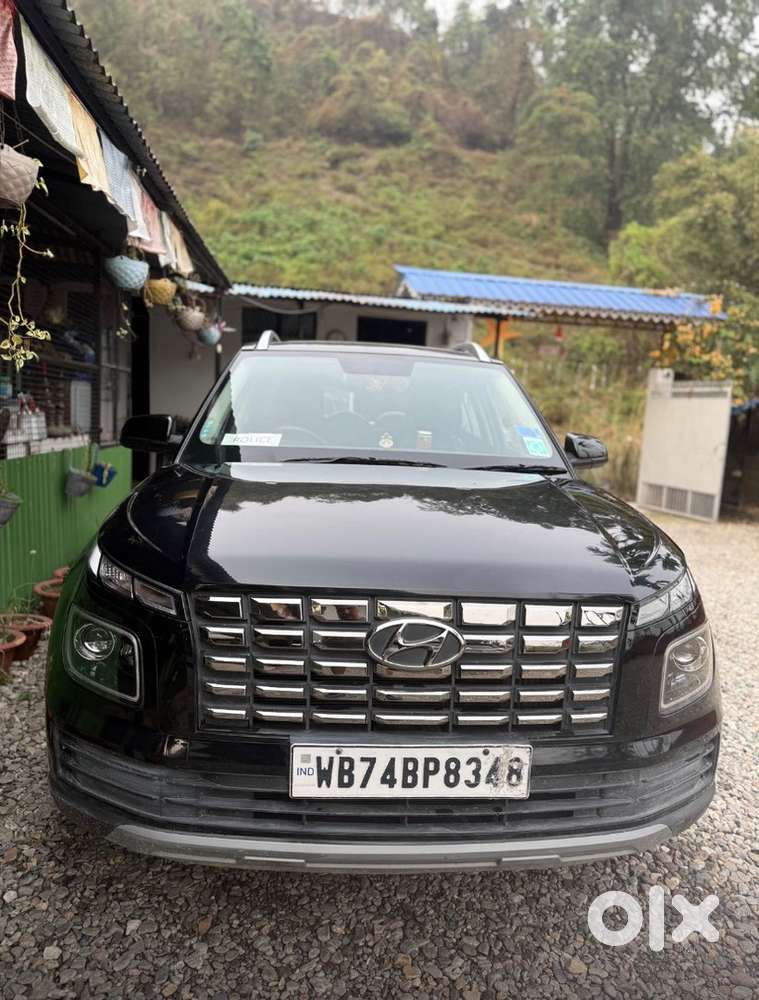 Hyundai Venue 2023 Petrol Well Maintained