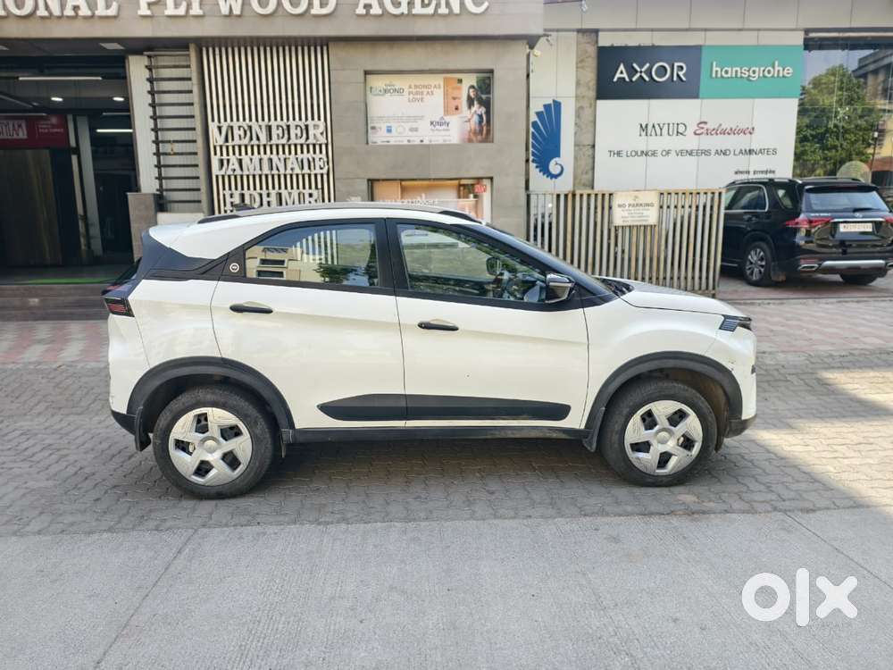 Tata Nexon Pure (s) 1.2 Petrol 6amt, 2024, Petrol