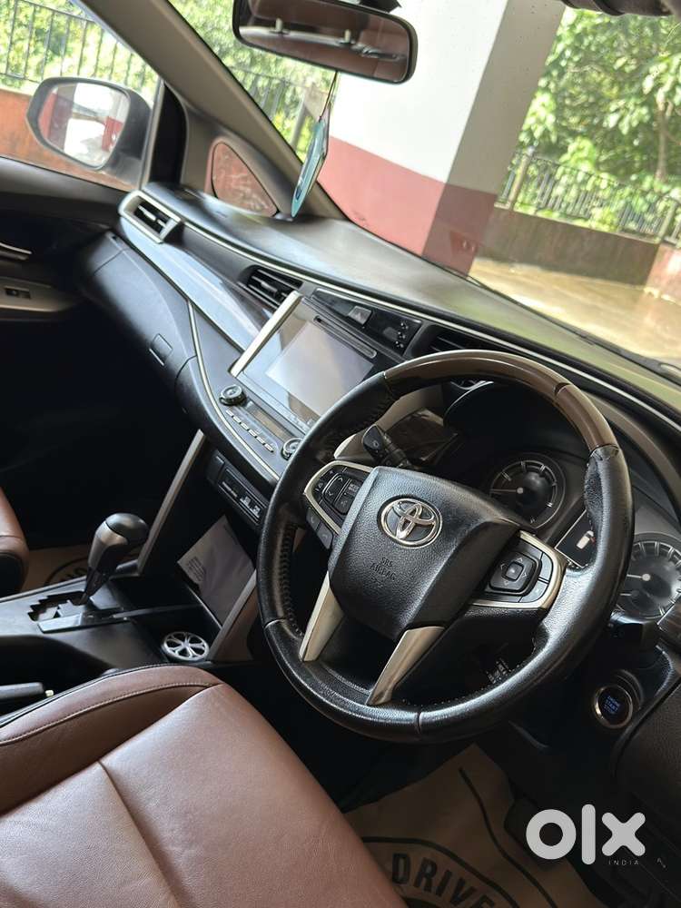 Toyota Innova Crysta 2.8z 2016