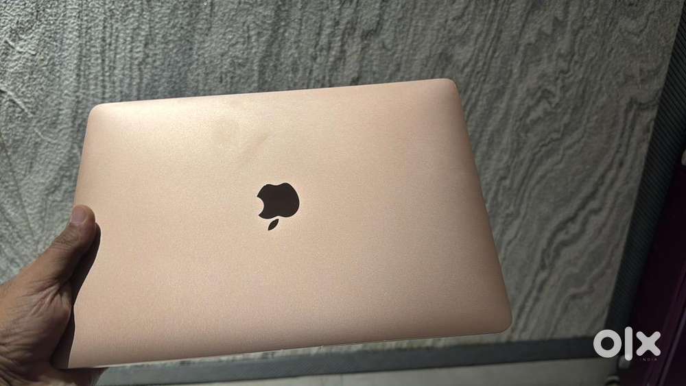 Macbook air 2020 256 gb i5 apple custom graphic card from apple