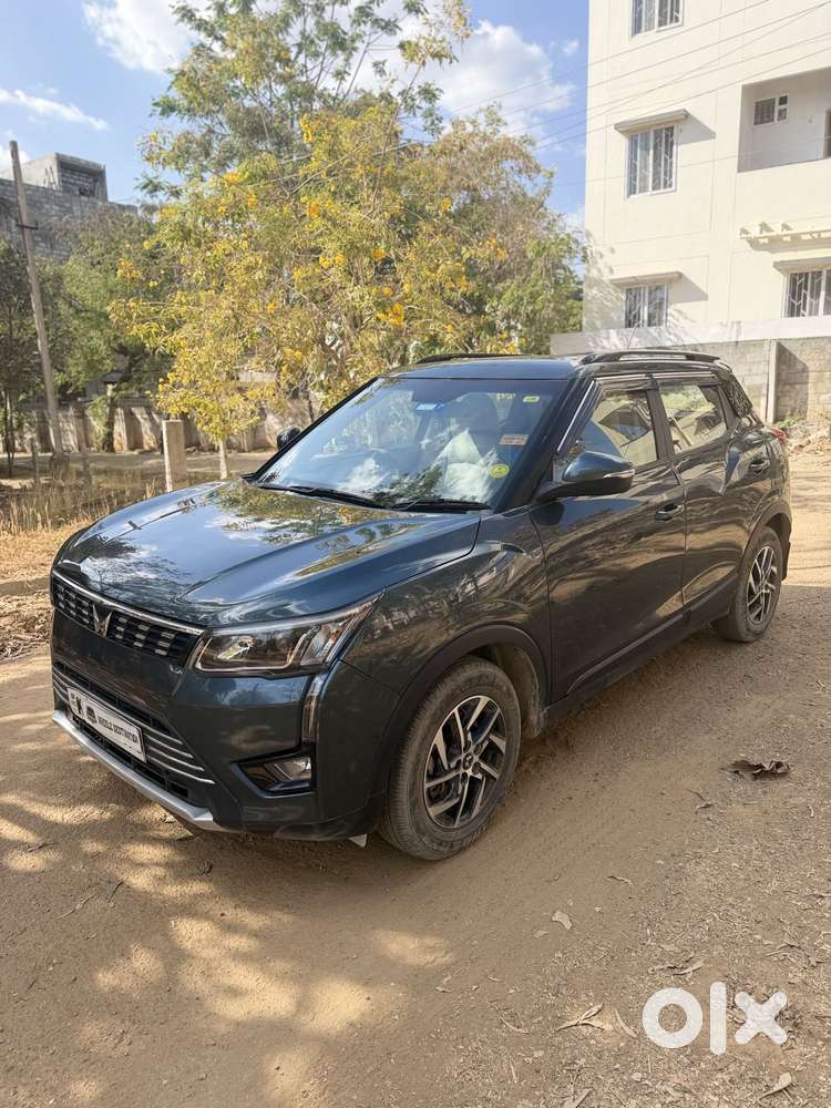 Mahindra Xuv300 1.2 W8 (o) Amt Dual Tone Petrol, 2023, Petrol