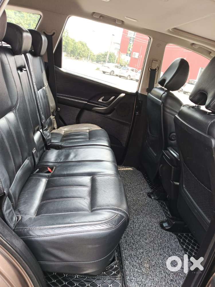 Mahindra Xuv500, 2017