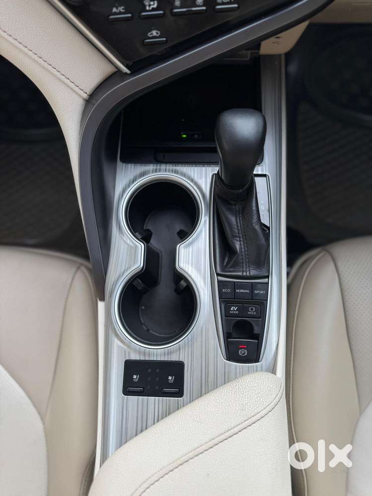 Toyota Camry Hybrid, 2021, Petrol