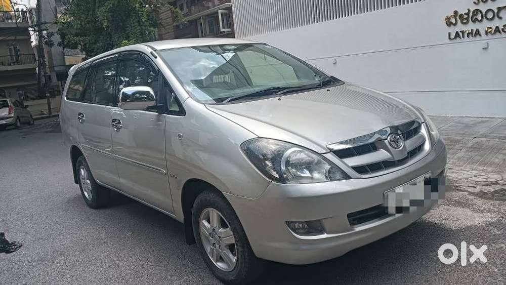 Toyota Innova 2.5 V Diesel 8-seater, 2006, Diesel