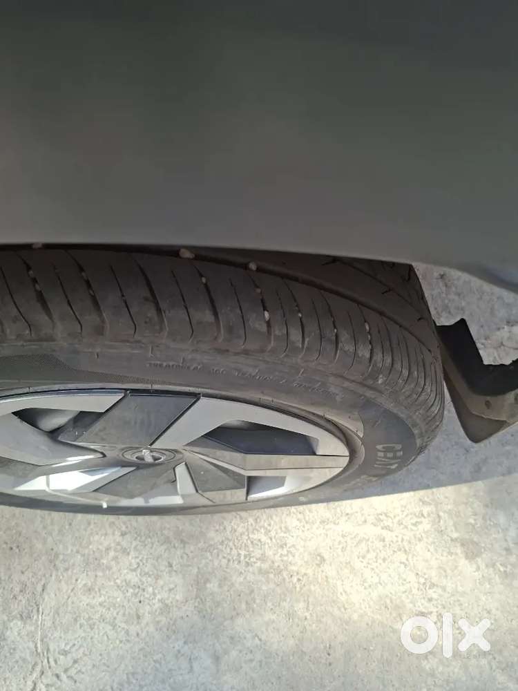 Car Is In Good Condition Showroom Track Moving Abroad