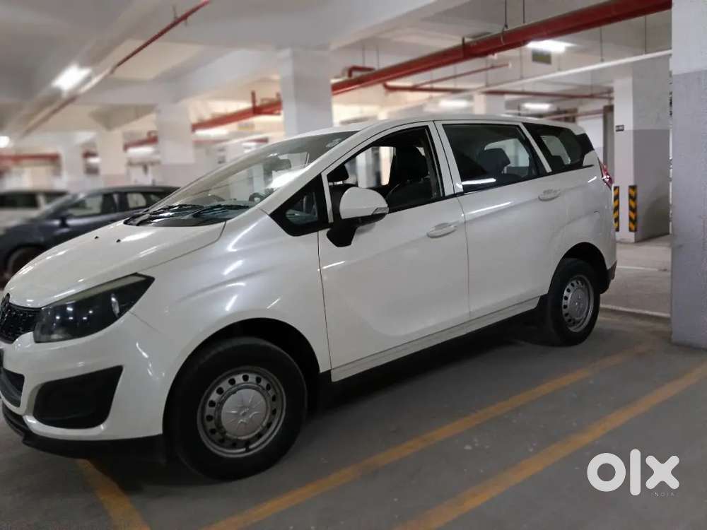Mahindra 8 Seater Car