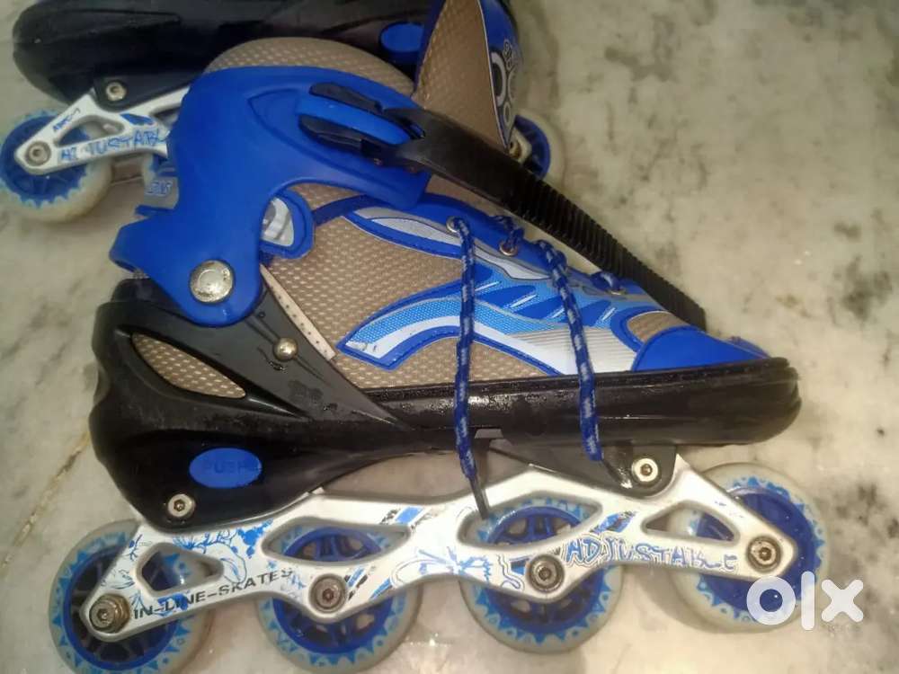 ADJUSTABLE  IN_LINE_SKATE
