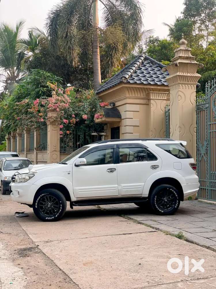 Toyota Fortuner 2011 Diesel 220000 Km Driven