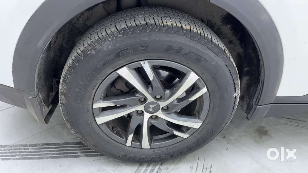 Mahindra Xuv700 2.0 Ax 5 Petrol At Str, 2021, Petrol