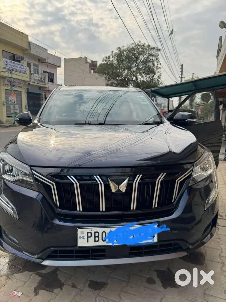 Mahindra Xuv700 Ax5 Jan 2023 Diesel 18500 Km Driven With Big Sunroof