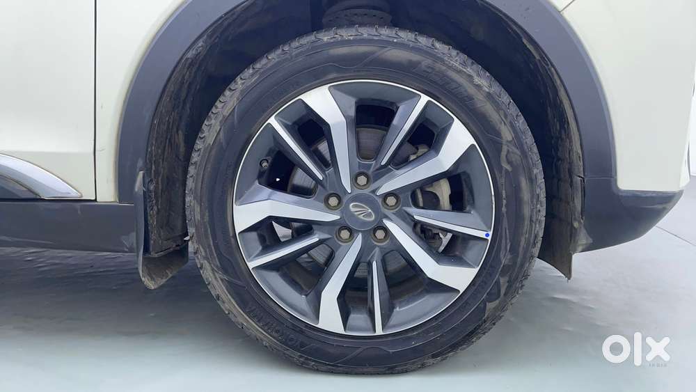 Mahindra Xuv300 1.2 W8 (o) Amt Petrol, 2021, Petrol