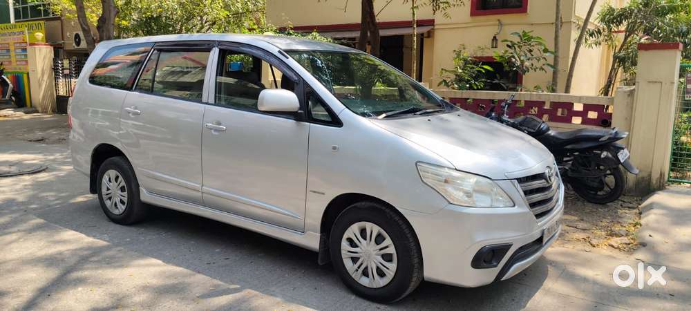 Toyota Innova 2.5 G (diesel) 8 Seater Bs Iv, 2014, Diesel