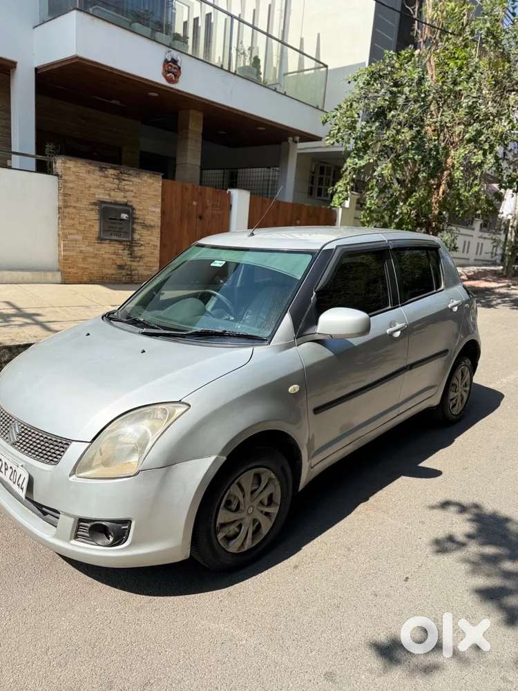Maruti Suzuki Swift Lxi Bsiv, 2010, Petrol